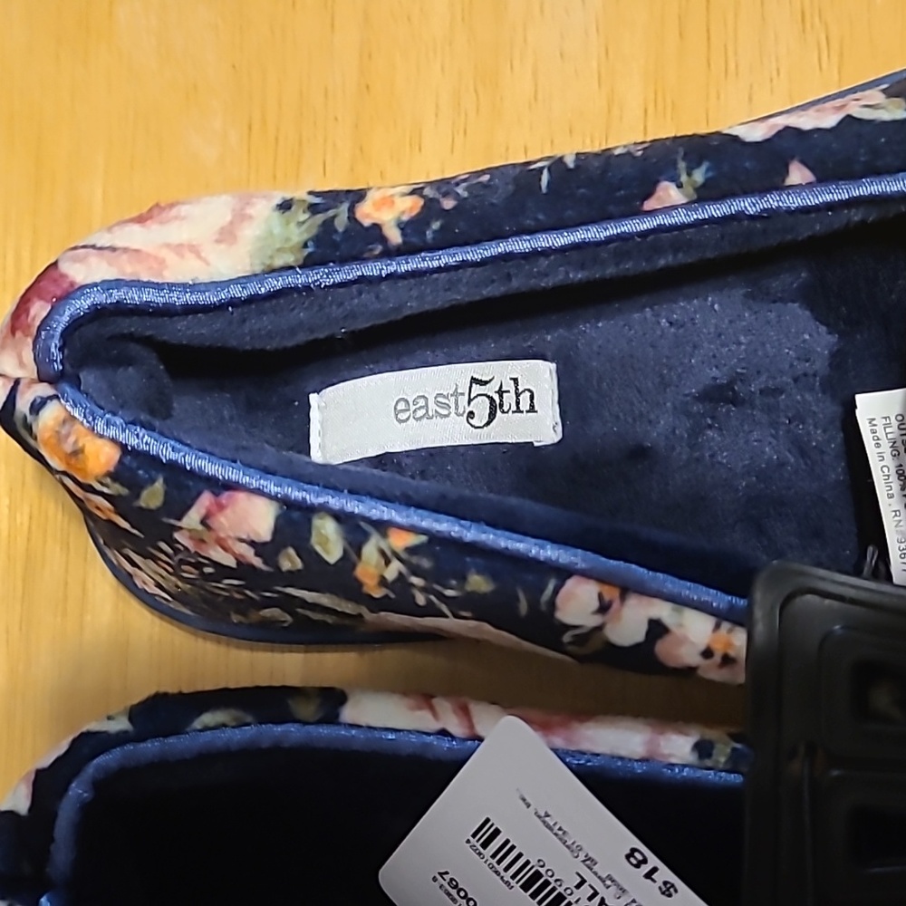 EAST 5TH WOMENS NAVY BLUE FLORAL SLIPPERS SIZE SMALL 5-6 - Picture 6 of 9